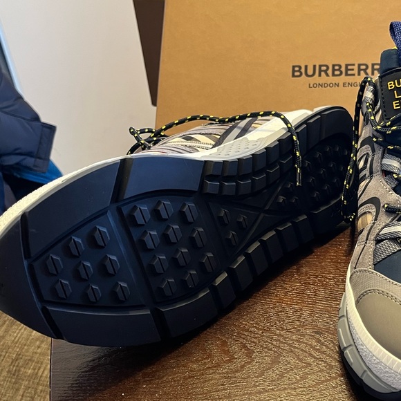 Burberry low top sneaker, brand new, Hidden gem, men size 9 - Picture 5 of 7